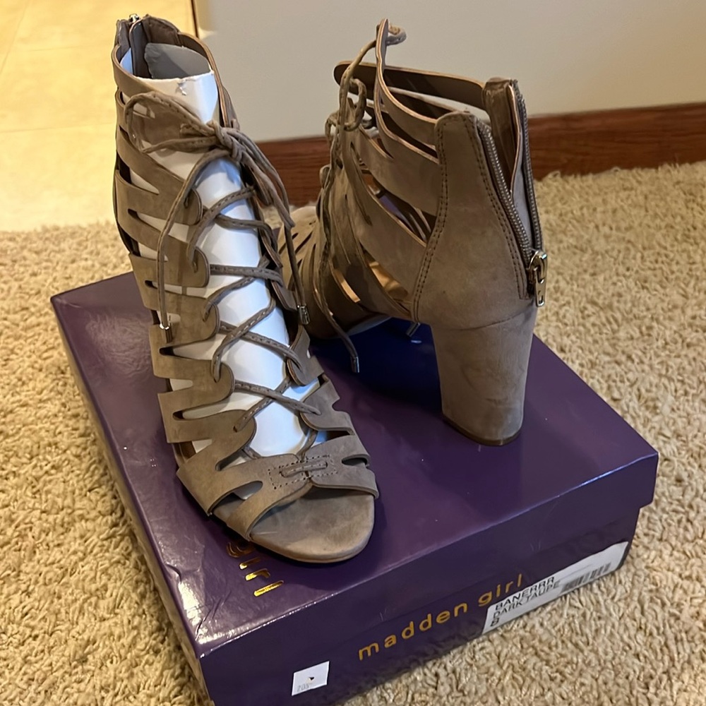 Madden Girl New Banerrr Dark Taupe Lace Up Sandals